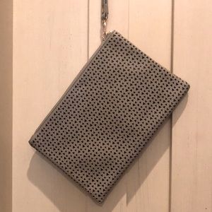 Large corner zip wristlet